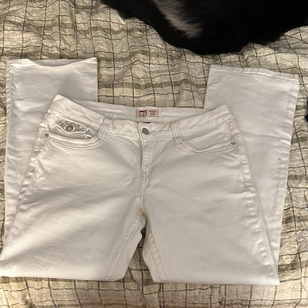 LEI Women's Classic White Straight Leg Jeans